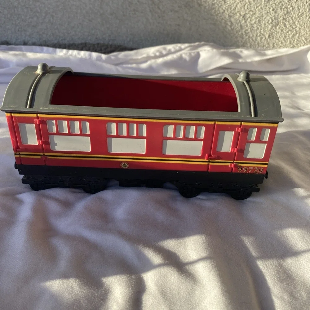 Hogwarts Castle 5972 Locomotive & 2 Passenger Trains NO Coal Tender READ